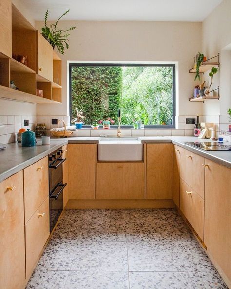 Kitchen Terrazzo, Kitchen Floor Tile Design, Terrazzo Kitchen, Modern Kitchen Flooring, Mid Century Modern Kitchen Design, Kitchen 2022, Plywood Kitchen, Mid Century Modern Kitchen, Mid Century Kitchen