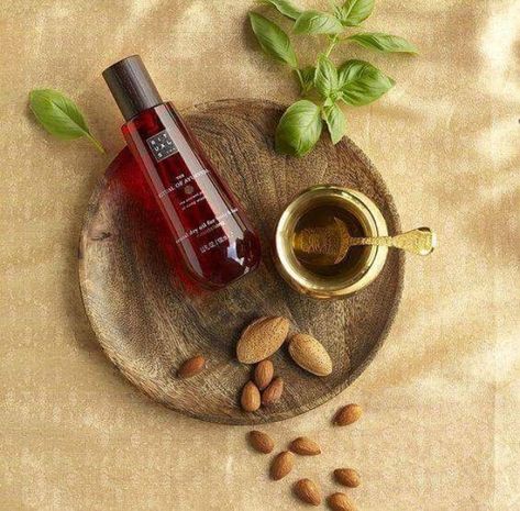 Hair Oil Advertisement, Photo Studio Design, Ayurvedic Hair Care, Ayurvedic Hair Oil, Vata Dosha, Ayurvedic Oil, Skincare Products Photography, Massage Benefits, Hair Dry