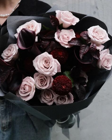 Dark Comfort, Bouquet Aesthetic, 5sos Lyrics, Bouquet Arrangement, Packaging Designs, Bouquet Arrangements, Flower Packaging, Unique Flower, Celebrate Love