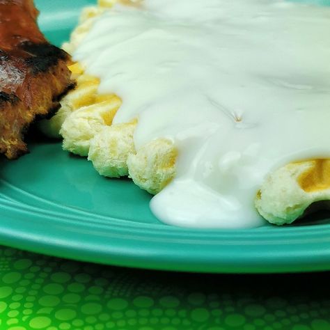 White Sauce (for waffles) Farmer Sausage, White Cream Sauce, Easy White Sauce, White Cheese Sauce, Mennonite Recipes, Waffle Iron Recipes, Belgium Waffles, White Sauce Recipes, Homemade Ketchup