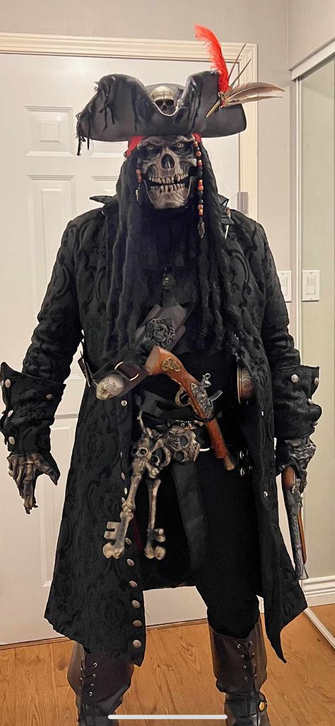 Pirate Diy Costume Mens, Haunted House Costume Ideas, Scary Cowboy Costume, Skeleton Pirate Costume, Pirate Cosplay Men, Pirate Halloween Costumes Men, Pirate Makeup For Men, Dead Pirate Costume, Dead Pirate Makeup