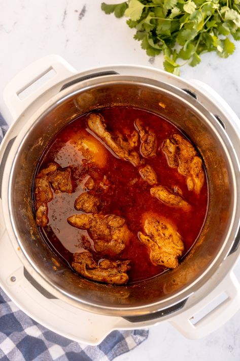 Barbacoa Chicken Recipe (Easy in the Instant Pot) - Smells Like Home Barbacoa Chicken, Chicken Barbacoa, Tacos Soup, Shredded Chicken Recipe, Chicken Recipe Easy, Barbacoa Recipe, Mexican Shredded Chicken, Ip Recipes, Shredded Chicken Recipes