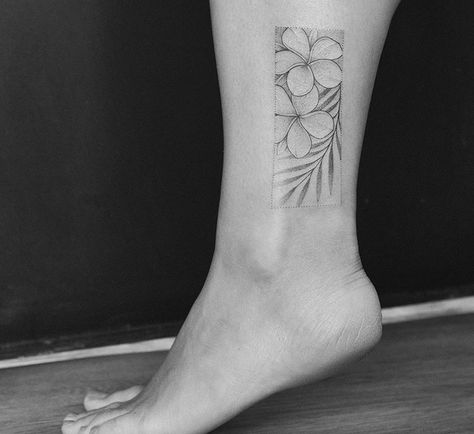 Minimal Filipino Tattoo, Tattoos Hibiscus, Fijian Tattoo, Plumeria Flower Tattoos, Frangipani Tattoo, Hand Palm Tattoos, Philippines Tattoo, Plumeria Tattoo, Bali Tattoo