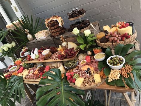 Grazing Table Ideas Tropical, Jungle Grazing Table, Tropical Party Food Table, Jungle Theme Grazing Table, Luau Grazing Table, Luau Buffet Table Ideas, Safari Grazing Table, Tropical Grazing Table, Appetizers For Steak Dinner