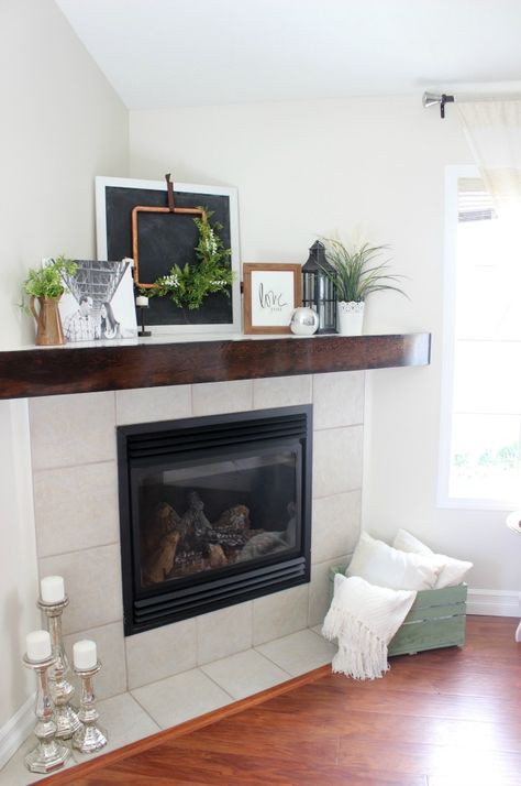 Fireplace and mantel styling ideas for Spring or Summer. Love the copper accents and the chalkboard! Corner Mantle, Corner Fireplace Mantels, Corner Fireplace Makeover, Corner Fireplace Decor, Corner Fireplace Living Room, Corner Gas Fireplace, Fireplace Furniture, Wooden Mantel, Kitchens Cabinets