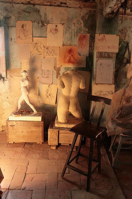 sculptor's studio by cacahuete's, via Flickr Artist Bedroom Design, Sculpting Studio Aesthetic, Home Sculpting Studio, Sculpture Studio Space, Sculptor Aesthetic, Sculptor Studio, Sculpting Studio, Artist Workspace, Sculpture Studio