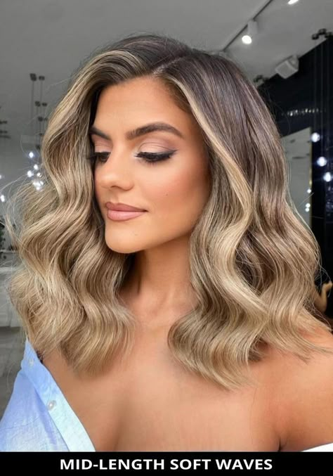 Request this stylish mid-length soft waves that everyone is talking about! Need more inspiration like this one? Here are the 21 trendiest bridesmaid hairstyles for the brides big day. // Photo Credit: @natalieannehair on Instagram Bridemaids Hairstyles, Bridal Hair Down, Pageant Hair, Bridesmaid Hair Medium Length, Guest Hair, Bridesmaid Hair Makeup, Wedding Guest Hairstyles, Makijaż Smokey Eye, Bridesmaid Hair Down