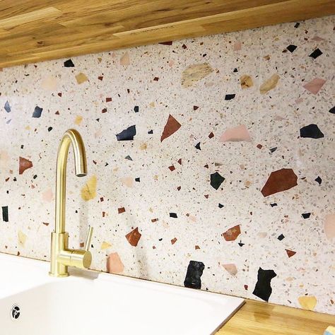 Terrazzo Tile Kitchen, Kitchen Terrazzo, Terrazzo Backsplash, Terrazzo Kitchen, Colorful Terrazzo, White Kitchen Backsplash, Barn Kitchen, Interior Tiles, Concrete Countertops Kitchen