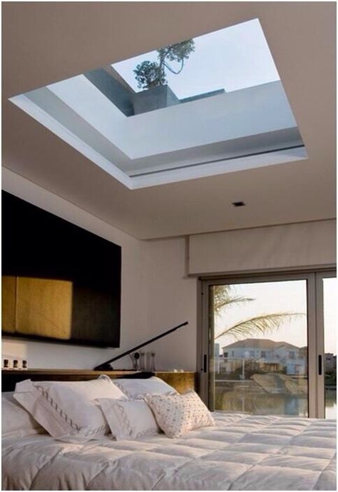 natural light . sunroof Rain Thunderstorms, Looking Up At The Stars, Roof Ceiling, Hus Inspiration, Bedroom Windows, Glass Ceiling, Style At Home, Beautiful Bedrooms, Home N Decor