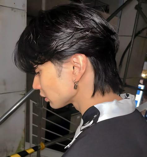 Long Straight Hair Hairstyles Men, Korean Hairstyle Men Mullet, Soft Mullet Asian, Curtain Mullet Men Korean, Mullet Wolfcut Men, Asian Wolfcut Men, Short Shaggy Mens Haircut, Center Part Mullet Men, Straight Hair Modern Mullet