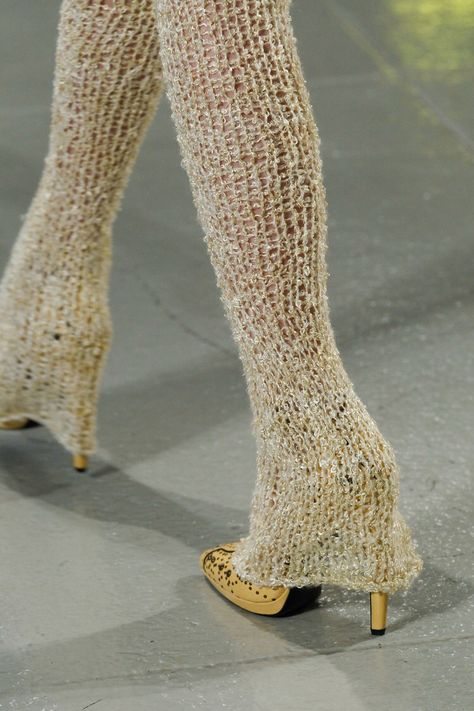 Rodarte - Spring 2017 Ready-to-Wear Detail Couture, Mode Shoes, Denim On Denim, Mode Inspo, Knit Fashion, Mode Inspiration, Spring 2017, Fashion Killa, Street Styles