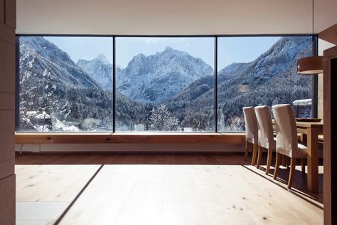 Slovenian holiday home by Prima features glass, larch and aluminium walls Kranjska Gora, Winter Chalet, Simon Snow, Mountain Activities, Luxury Chalet, Luxury Wellness, Next Luxury, Cabin Designs, Ski Bunny