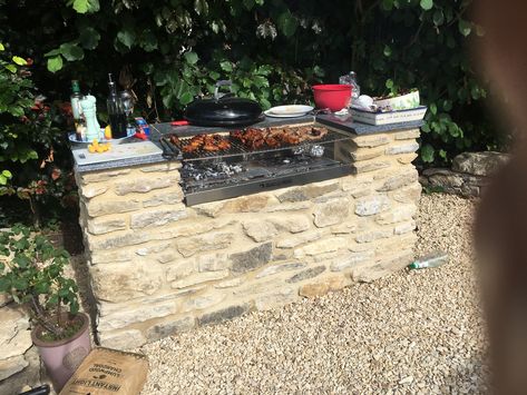 Stone Bbq Area, Stone Grill Outdoor, Stone Bbq Ideas, Stone Barbecue Design, Brick Gas Bbq, Brick Built Bbq, Built In Argentine Grill, Stone Bbq, Bbq Kit