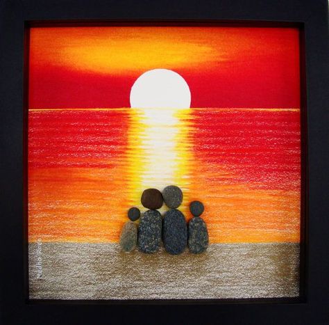 Caillou Roche, Art Pierre, Personalized Family Gifts, Unique Anniversary Gifts, Rock And Pebbles, Pebble Pictures, Stone Crafts, Drawings Simple, Sea Glass Art