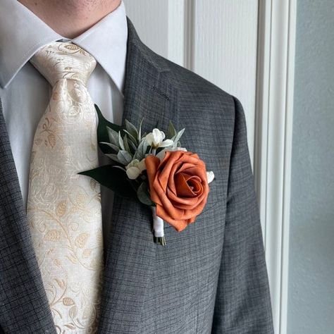 Rust Boutonniere Copper Grooms Bootineer READY TO SHIP Pin - Etsy Canada Orange Wedding Bouquet, Boho Wedding Accessories, Pink Boutonniere, Wood Flower Bouquet, Orange Bouquets, Silk Wedding Bouquets, Rose Boutonniere, Bouquet Toss, Groom Groomsmen