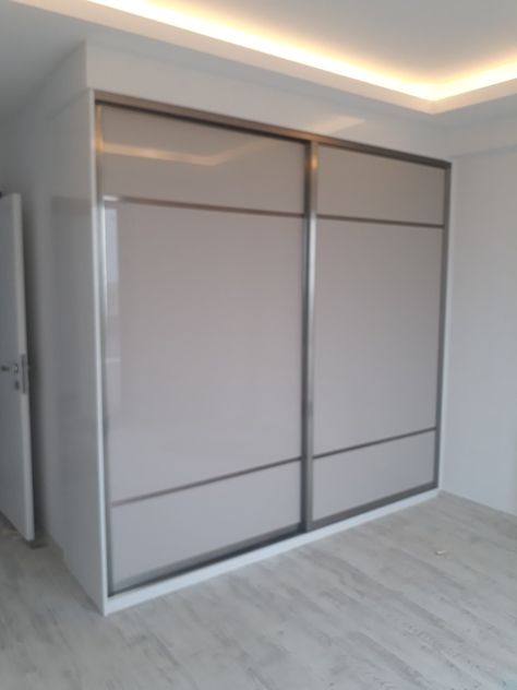 Wardrobe Laminate, Wardrobe Laminate Design, Wall Wardrobe, Sliding Door Wardrobe Designs, Wall Wardrobe Design, Glass Wardrobe, Wardrobe Design Modern, Modern Home Offices, Wardrobe Door Designs