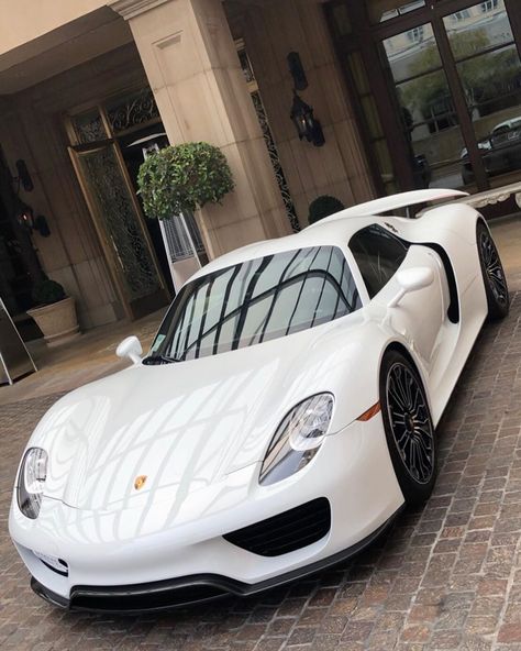 Porsche 918 Spyder White, Porche 918 Spider, White Porsche, White Cars, Amg Mercedes, White Ferrari, Forced Perspective, Porsche Motorsport, Lux Cars