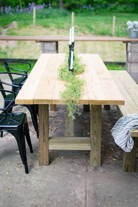 Check out this quick and easy tutorial on how to make an outdoor farmhouse patio table! #northcountrynest #DIY #farmhouse #furniture Outdoor Farmhouse Table, Outdoor Farm Table, Outdoor Farmhouse, Farmhouse Patio, Diy Outdoor Table, Farmhouse Outdoor, Outdoor Patio Table, Diy Farmhouse Table, Table Farmhouse