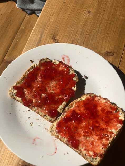 Strawberry Jam On Toast, Toast And Jam Aesthetic, Butter And Jam Toast, Jam On Toast Aesthetic, Toast With Butter And Jam, Jam Toast Aesthetic, Scones Aesthetic, Toast Ideas Breakfast, Toast With Jam