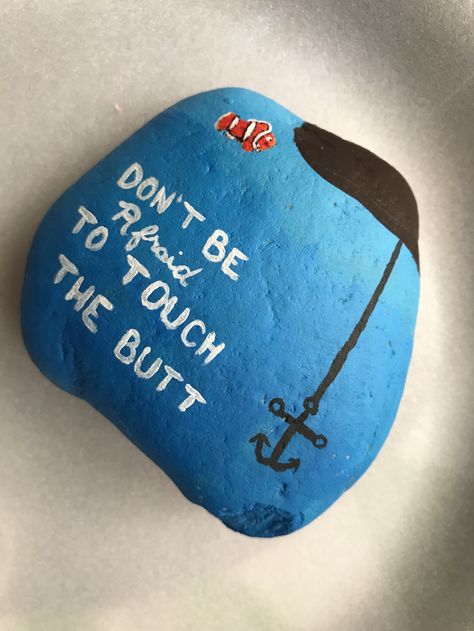 Don't be afraid to touch the butt . Disney themed rock painting idea for our little community. Finding Nemo Movie Painted Rocks, Disney Rock Painting Ideas Easy, Cute Rock Painting Ideas Easy Disney, Nemo Rock Painting, Rock Painting Disney, Rock Painting Ideas Disney, Disney Painted Rocks, Disney Rock Painting Ideas, Disney Rock Painting