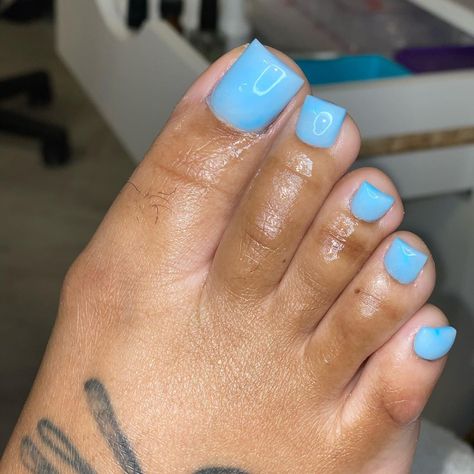 DreaDaGreat ✨ on Instagram: “It’s the blue for me 😍 Have you booked⁉️ This could be you 😌 Click link to book ✨Come Sit In My Chair ✨ Turn On Post Notifications ✨ I Slay…” Baby Blue Nails Black Women, Pretty Toenails, Blue Toe Nails, Kente Fashion, Pedicure Colors, Gel Toe Nails, Baby Blue Nails, Acrylic Toes, Acrylic Toe Nails