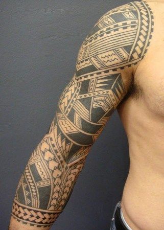 20 Traditional Samoan Tattoo Designs And Meanings Tattoos Arm Mann, Tattoo Crane, Tattoos Angel, Ta Moko Tattoo, Tato Maori, Mangas Tattoo, Ben Hur, Polynesian Tattoo Designs, Marquesan Tattoos