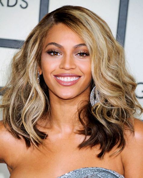 #omg Awesome Beyonce Short length hairstyle , Love so much the hair color, Do you like it ? #celebrity #beyonce #hairstyle #bob #haircut #highlight #lacewig #bobwig Beyonce Short Hair, Beyonce Hair, Ombre Blond, Wavy Hairstyles Medium, Short Hair Lengths, Hair Styles 2014, Beautiful Ladies, Short Hairstyles For Women, Ombre Hair