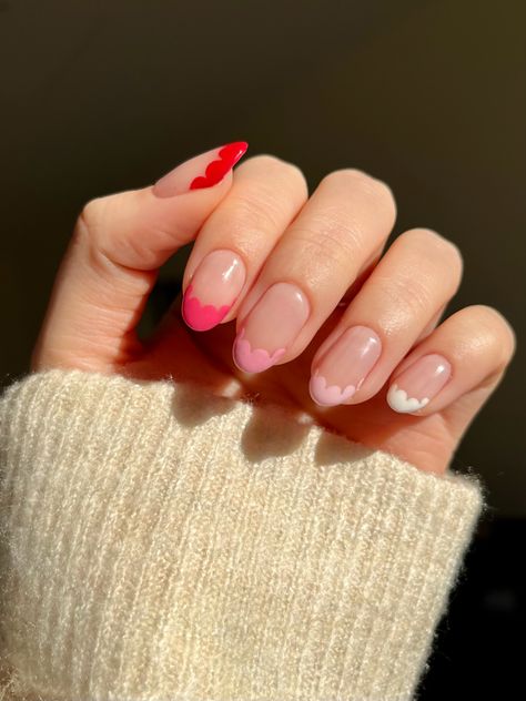 Scallop French Tip Nails, Scalloped French Tip Nails, Scallop Nail Art, Scalloped French Nails, Scalloped Nail Art, Valentines Nails Easy Simple, Scallop Nails, Valentine French Tip Nails, Scalloped Nails