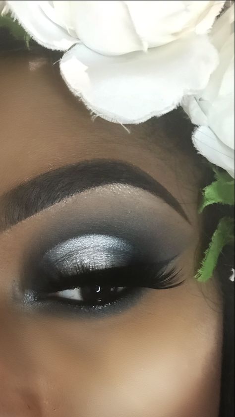 Black And White Smokey Eye, Gray Makeup Looks Black Women, Gray Makeup Looks, Gray Eyeshadow Looks, Grey Makeup Looks, Grey Eyeshadow Looks, Silver Smokey Eye Makeup, Grey Eye Shadow, Formal Eye Makeup