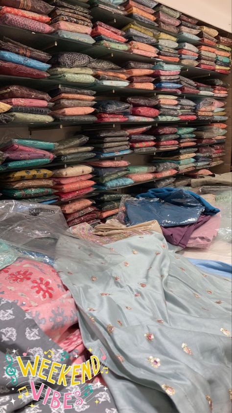 Wedding Shopping Snapchat Story, Dress Materials Indian Cotton, Pune Snapchat, Dress Materials Indian, Desi Clothing, Snap Streaks, Hands Aesthetic, Wedding Snapchat, Snap Story