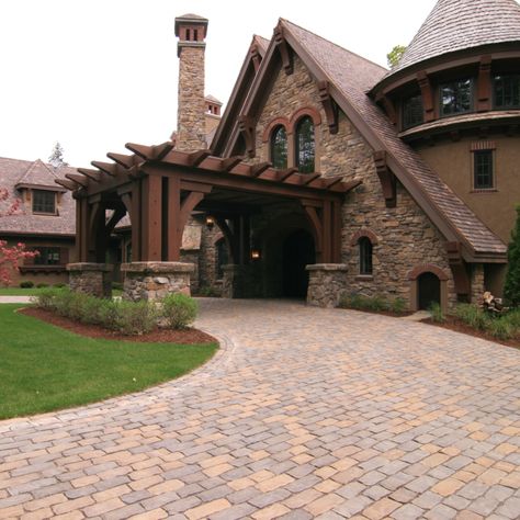 Drive Through Portico, Entrances To Homes, Front Entry Landscaping, Portico Entry, Front Yards Diy, Shingle Style Architecture, Custom Driveway, Driveway Design, Paver Driveway