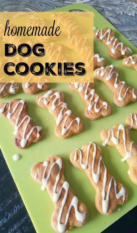 Dog Cookies With Icing, Homemade Dog Biscuits, Cookies With Icing, Dog Cookie Recipes, Homemade Dog Cookies, Christmas Dog Treats, Cookies Homemade, Dog Biscuit Recipes, Easy Dog Treats