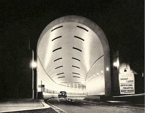 Wow … no traffic ! - Lincoln Tunnel, New York, 1939. Lincoln Tunnel, Corning Glass, Black And White Artwork, Old Images, Vintage New York, Vintage Life, The Old Days, Black White Photos, New York State