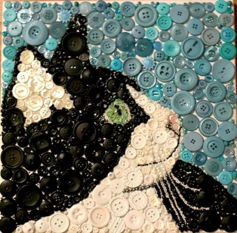 Button Art On Canvas, Button Art Projects, Button Canvas, Buttons Crafts Diy, Button Creations, Art Perle, Black And White Cat, Vintage Jewelry Crafts, Vintage Jewelry Art