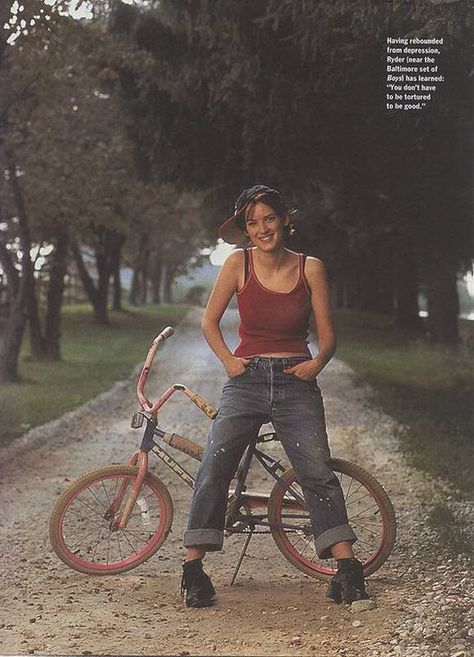 Adorable Winona Ryder and her bike Pelo Ulzzang, Winona Ryder Style, Winona Ryder 90s, 1990 Style, 90s Grunge Hair, Winona Forever, Winona Ryder, Strong Woman, 로고 디자인