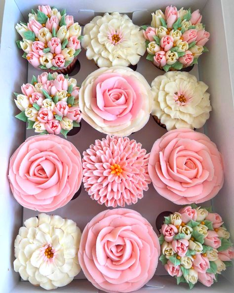 Ellie's backdoor garden Pink And Green Cupcakes, Pink Floral Cupcakes, Pink Flower Cupcakes, Easter Cupcakes Easy, Tea Party Cupcakes, Green Cupcakes, Cupcake Shop, Pastel Cupcakes, Fancy Cupcakes