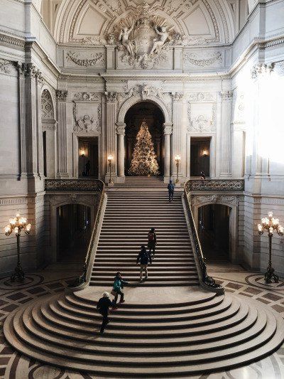 gorgeous stairwell, glamorous decor, wedding inspiration, christmas inspiration, classic St Francisco, Architecture Cool, Grand Hall, San Francisco City Hall, San Francisco City, Academia Aesthetic, Beautiful Architecture, Beautiful Buildings, City Hall