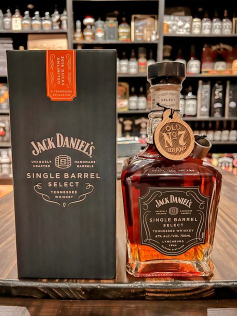 2016 Ducks Unlimited. Whisky Jack Daniels, Jack Daniels Single Barrel, Whisky Jack, Single Barrel Bourbon, Jack Daniel's Tennessee Whiskey, Whisky Drinks, Bourbon Drinks, Best Bourbons, Boozy Drinks