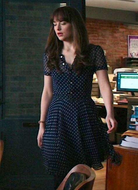 Anastasia Steele Style, Anastasia Steele Outfits, Therapist Outfit, Anastasia Grey, Librarian Style, Dakota Johnson Style, Elegant Outfit Classy, Anastasia Steele