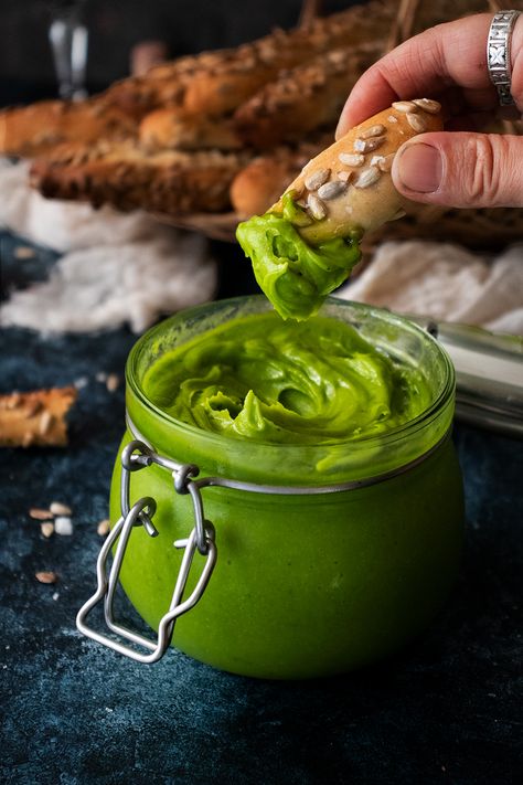 Garlic Mayonnaise, Wild Food Foraging, Mayonnaise Recipe, Bistro Food, Dessert Photography, Wild Garlic, Garlic Recipes, Garden Recipes, Wild Food