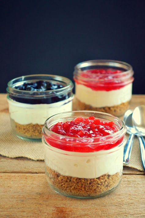 Cake In Jar, Mason Jar Recipe, Mason Jar Desserts, Dessert Mini, Cheesecake In A Jar, Dessert Parfait, Cheesecake Lovers, Cake In A Jar, Torte Cupcake