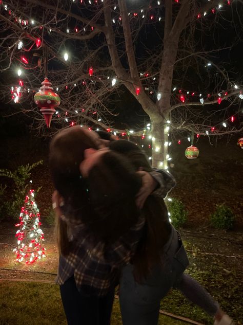 Teenage Love Christmas, Wlw Christmas Aesthetic, Christmas Aesthetic Couple, Wlw Christmas, Christmas Lesbian, Christmas Love Couple, Lesbian Christmas, Me And Who, Want A Girlfriend