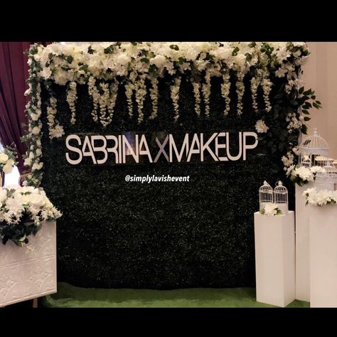 A cute setup and box wood hedge wall backdrop done for a makeup show but perfect for weddings, bridal showers, baby showers and birthdays. Follow us on Instagram or Facebook @simplylavishevent Makeup Studio Photo Wall, Expo Booth Ideas, Hedge Wall Backdrop, Insta Wall, Bridal Show Booths, Hedge Wall, Photo Corner, Instagram Wall, Backdrop Wall