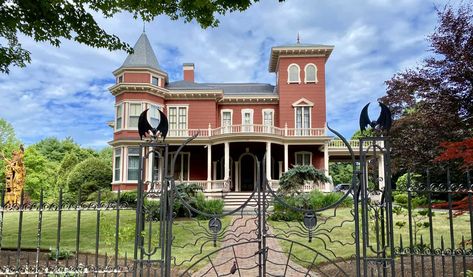 Road Tripping New England: My Suggested Itinerary (Updated 2021) Stephen King House, House In Maine, Bangor Maine, Seaside Garden, Adventures Of Tom Sawyer, Road Trip Map, Adventures Of Huckleberry Finn, New England Road Trip, Bangor