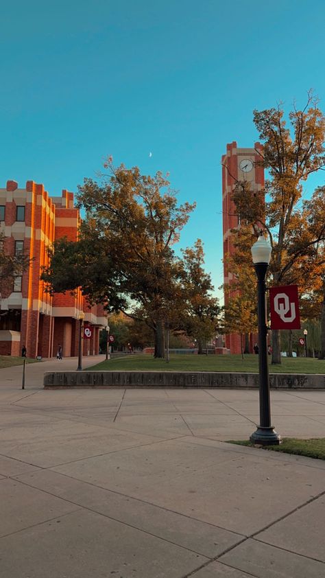 University Of Oklahoma Aesthetic, Ou Aesthetic, Sooners Football, Oklahoma University, Oklahoma Sooners Football, Norman Oklahoma, College List, Dream Future, Boomer Sooner