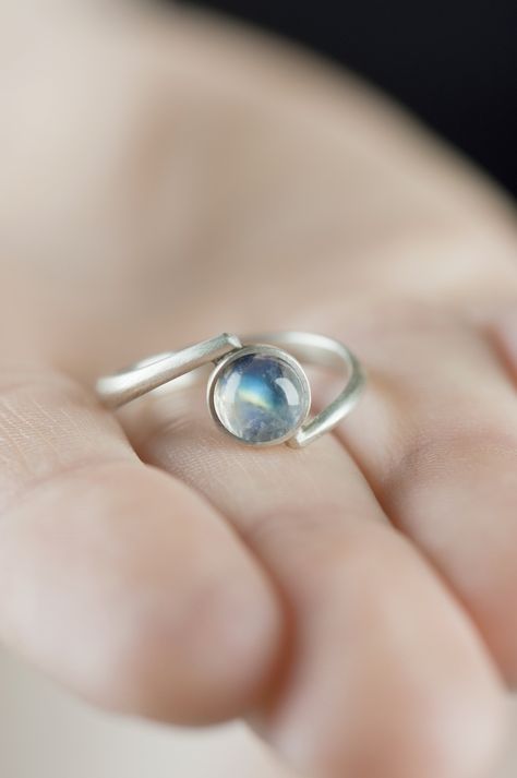 Moonstone Jewelry Rings, Elegant Cabochon Moonstone Ring, Formal Moonstone Cabochon Ring, Unique Cabochon Moonstone Ring, Unique Silver Cabochon Moonstone Ring, Silver Moonstone Cabochon Crystal Ring, Vintage Gold Engagement Rings, Moonstone Ring Sterling Silver, Silver Rings Simple