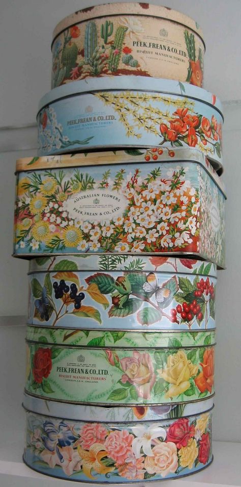 Peek Frean & Co. Vintage tins~Image by Dawn Gahan                                                                                                                                                                                 Más Peek Freans, Antique Tins, Enamel Ware, Lata Vintage, Heart Vintage, Tin Tin, Tin Canisters, My Dearest, Cookie Tins