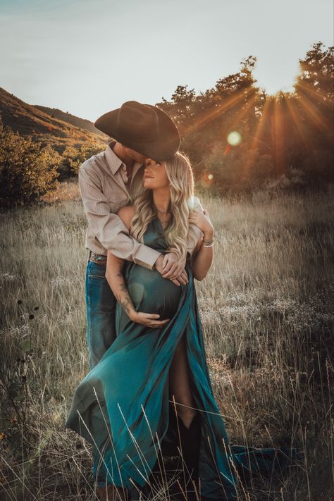 @taykellllyy Maternity Instagram Posts, Maternity Photos With Cowboy Boots, Western Couple Maternity Photoshoot, Western Maternity Family Photos, Maternity Photography Country Rustic, Fall Maternity Photos Couple, Outdoor Country Maternity Photos, Western Maternity Outfits Summer, Maternity Photography Cowboy