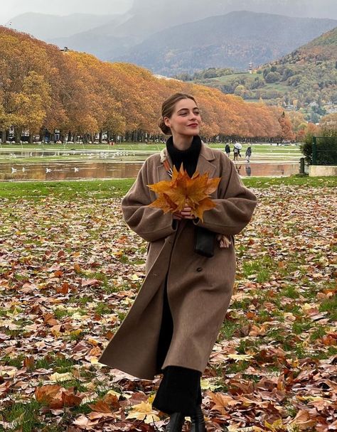 Fall In France, Countryside Outfit, 사진 촬영 포즈, Casual Day Outfits, Fall Photoshoot, Winter Fits, Modest Fashion Outfits, Autumn Aesthetic, Fall Photos