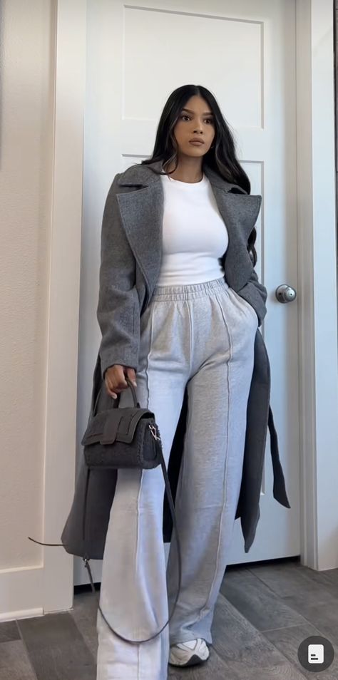 Classy Casual Outfits Winter, Grey Outfits For Women, Jogging Outfit Women, Casual Outfits Winter, Grey Outfits, Jogging Outfit, Errands Outfit, Winter Fashion Outfits Casual, Effortlessly Chic Outfits